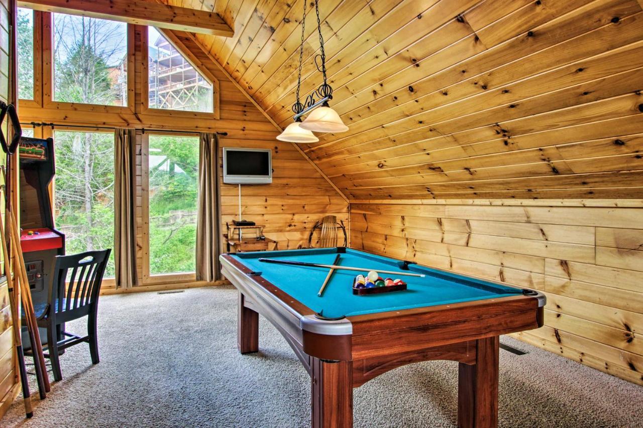 Expansive Gatlinburg Cabin Hot Tub, Deck And Grill! Exterior photo