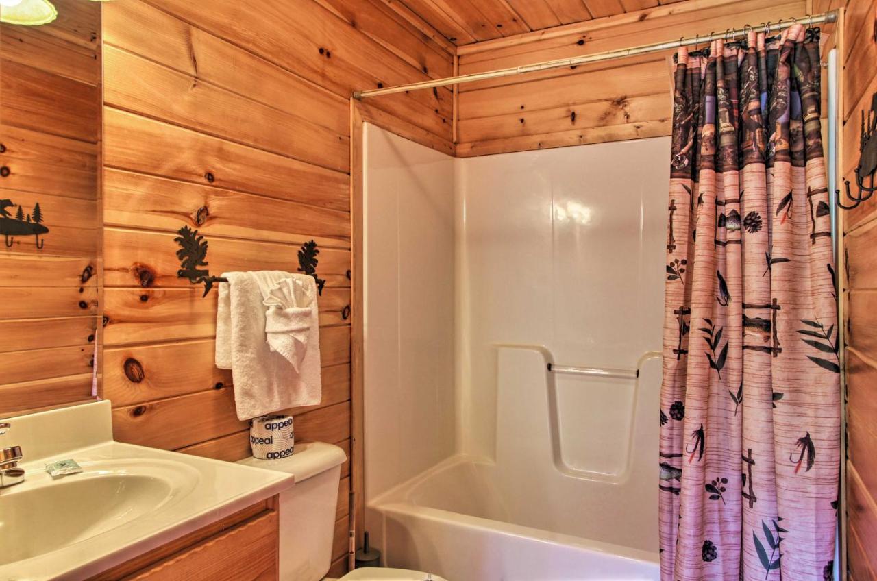 Expansive Gatlinburg Cabin Hot Tub, Deck And Grill! Exterior photo