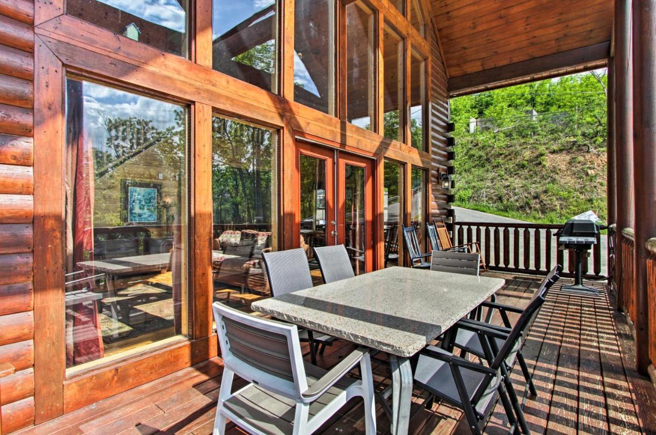 Expansive Gatlinburg Cabin Hot Tub, Deck And Grill! Exterior photo