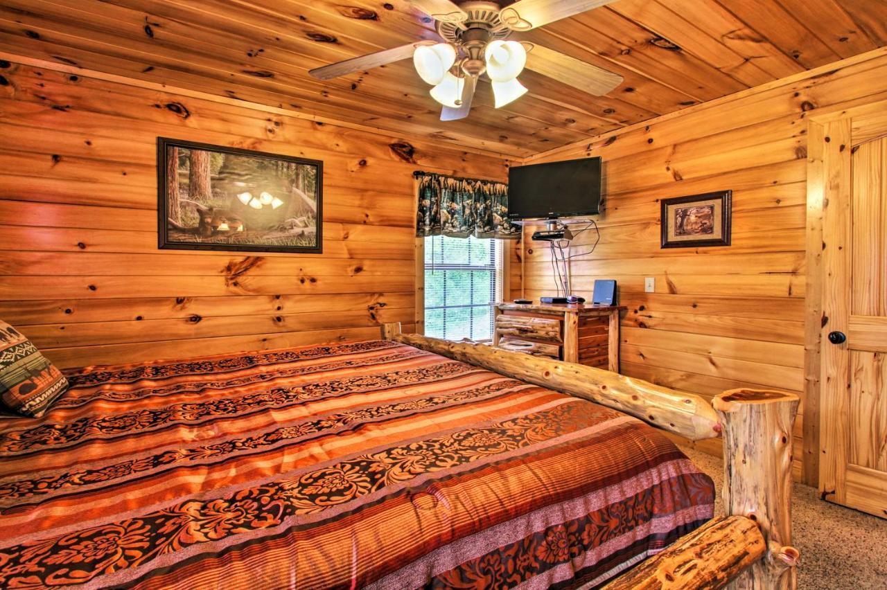Expansive Gatlinburg Cabin Hot Tub, Deck And Grill! Exterior photo